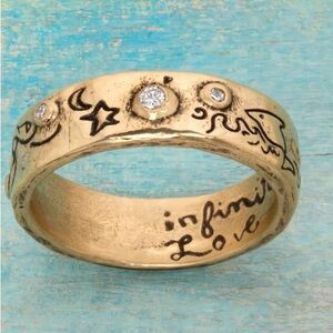 Jes MaHarry “Infinite Love Ring” in yellow gold.